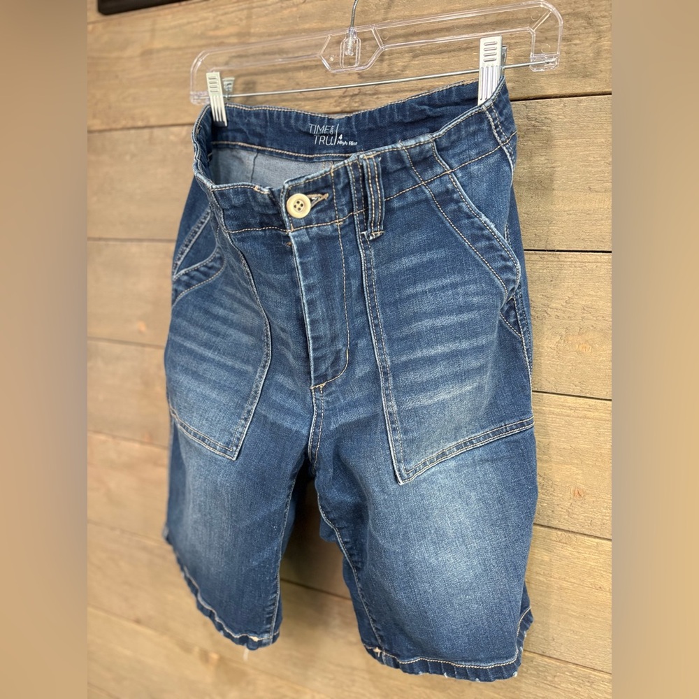 Time and Tru High Rise Blue Denim Shorts Women’s Size 4 Casual Cutoffs